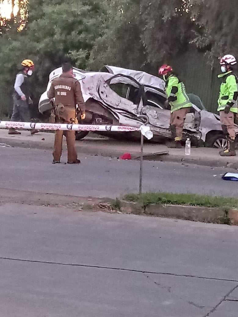 Trágico accidente deja dos fallecidos y una persona en riesgo vital en