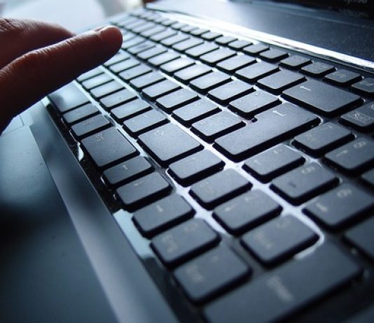 Cuáles son las 5 formas de violencia digital más comunes (y cómo protegerse).